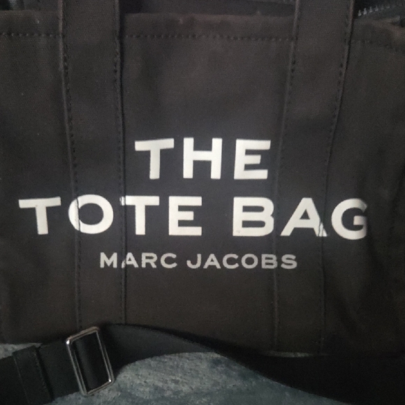 Marc Jacobs Black Messenger Bag - Picture 2 of 5